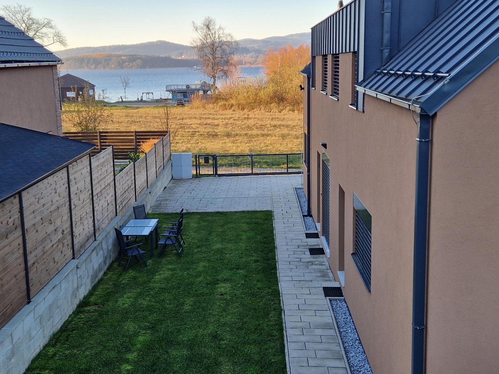 Relax Vila Lipno- Apartman V Podkrovi U Plaze Windy Point Černá v Pošumaví Exterior foto